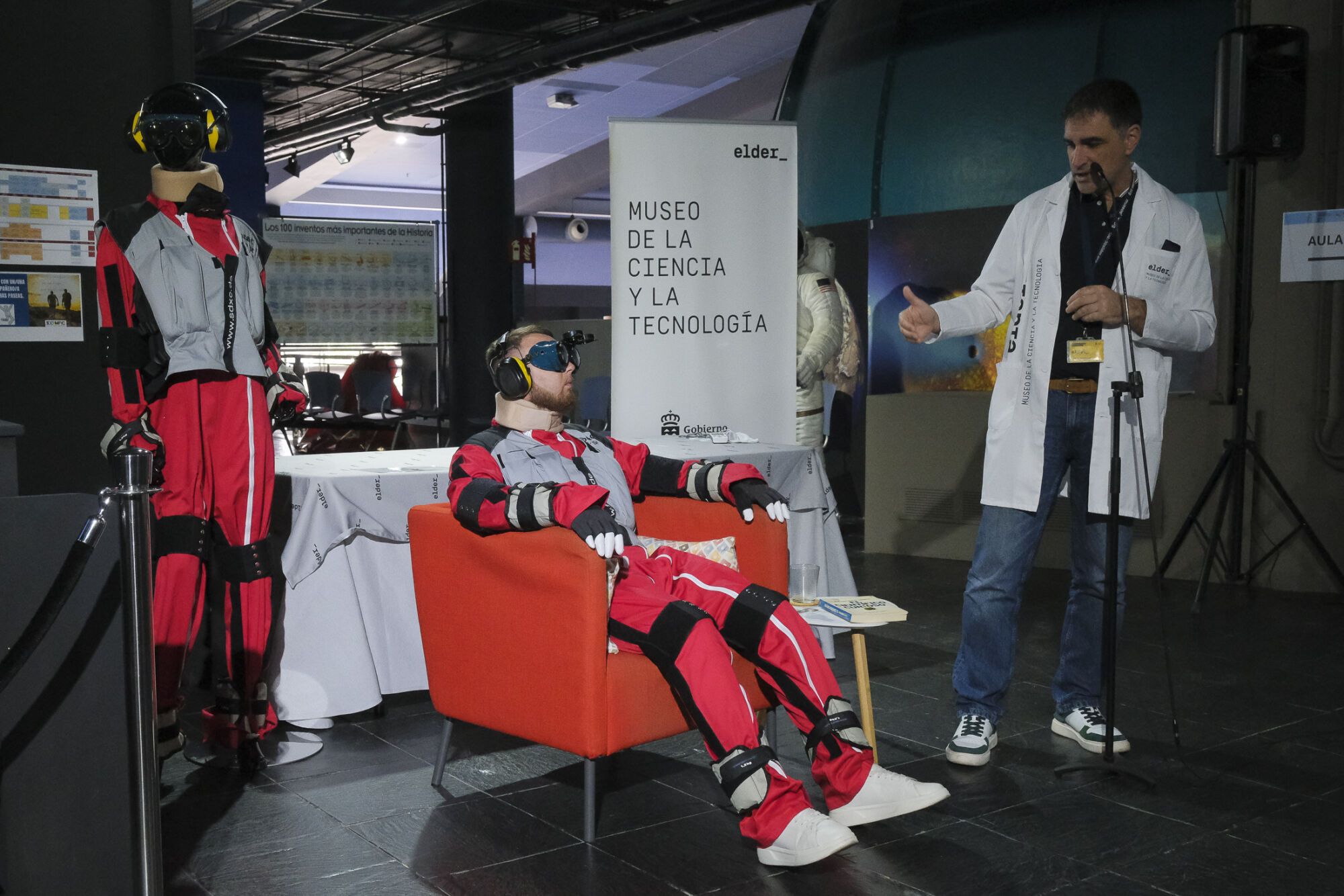Traje en el Museo Elder que simula el envejecimiento
