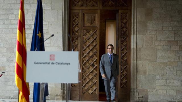 Artur Mas se dirige hacia su comparecencia para valorar la marcha independentista de la Diada, el miércoles en el Palau de la Generalitat.