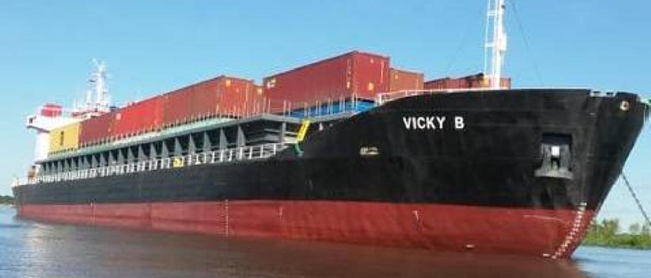 El buque portacontenedores «Vicky B», recién remodelado.