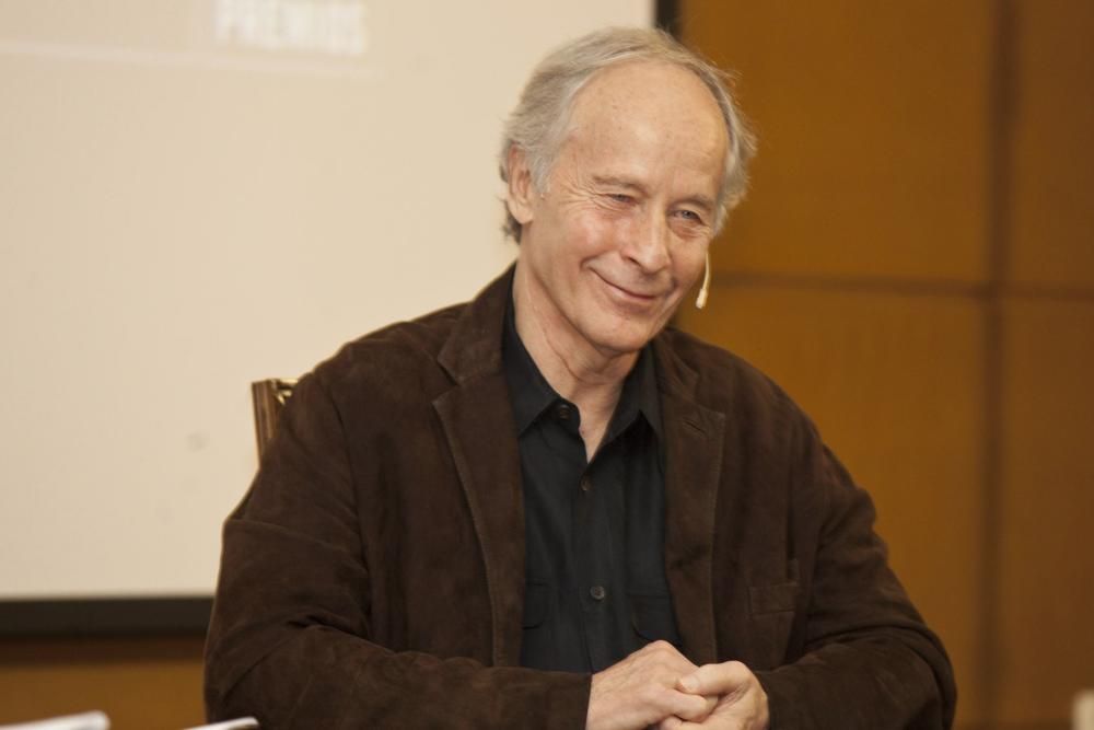 Richard Ford en un encuentro con estudiantes y profesores en la Facultad y Filosofía y Letras