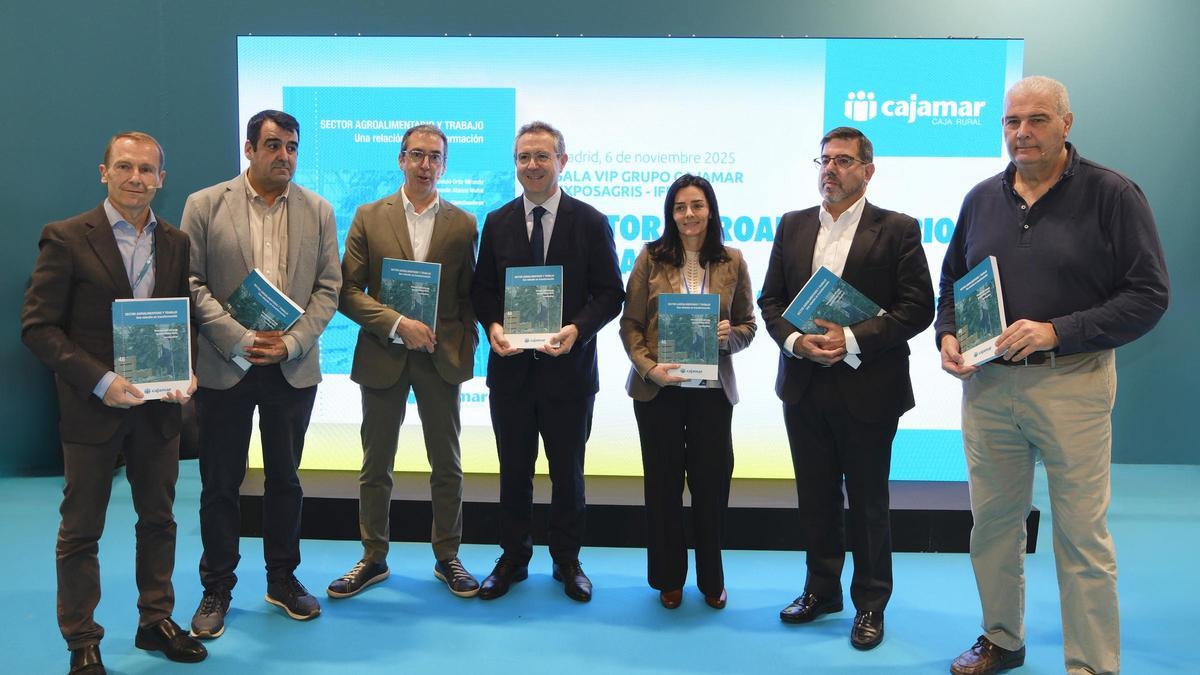 Cajamar presenta su nuevo libro ‘Sector agroalimentario y trabajo: una relación en transformación’ en la Expo Sagris.