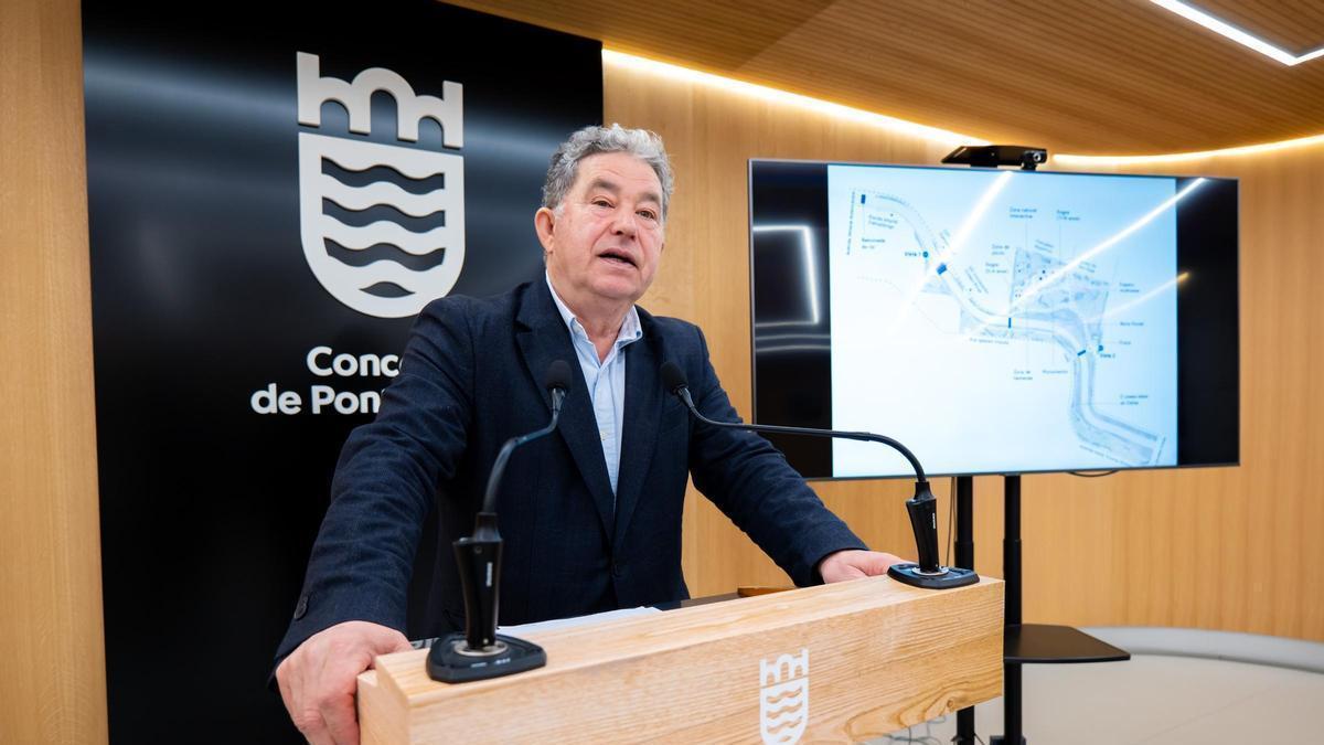El alcalde anunciando el comienzo de las obras de renaturalización del Gafos.