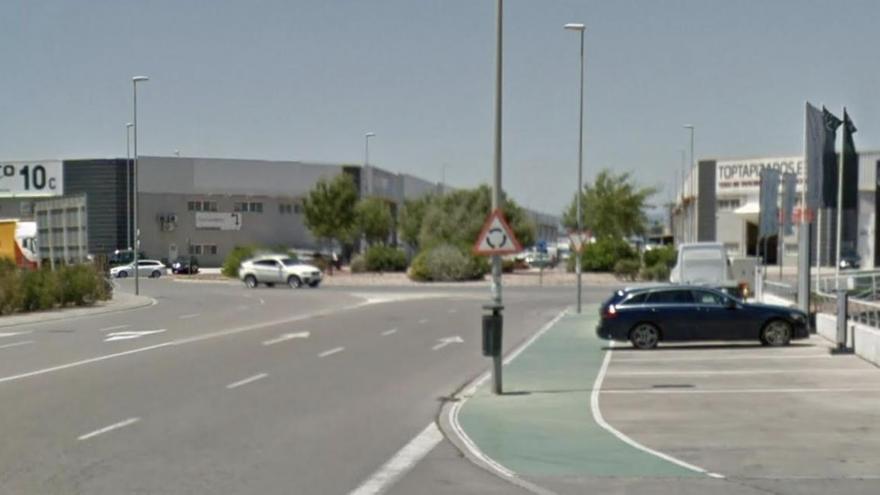 Trasladan al hospital a un motorista tras sufrir un accidente en Castelló