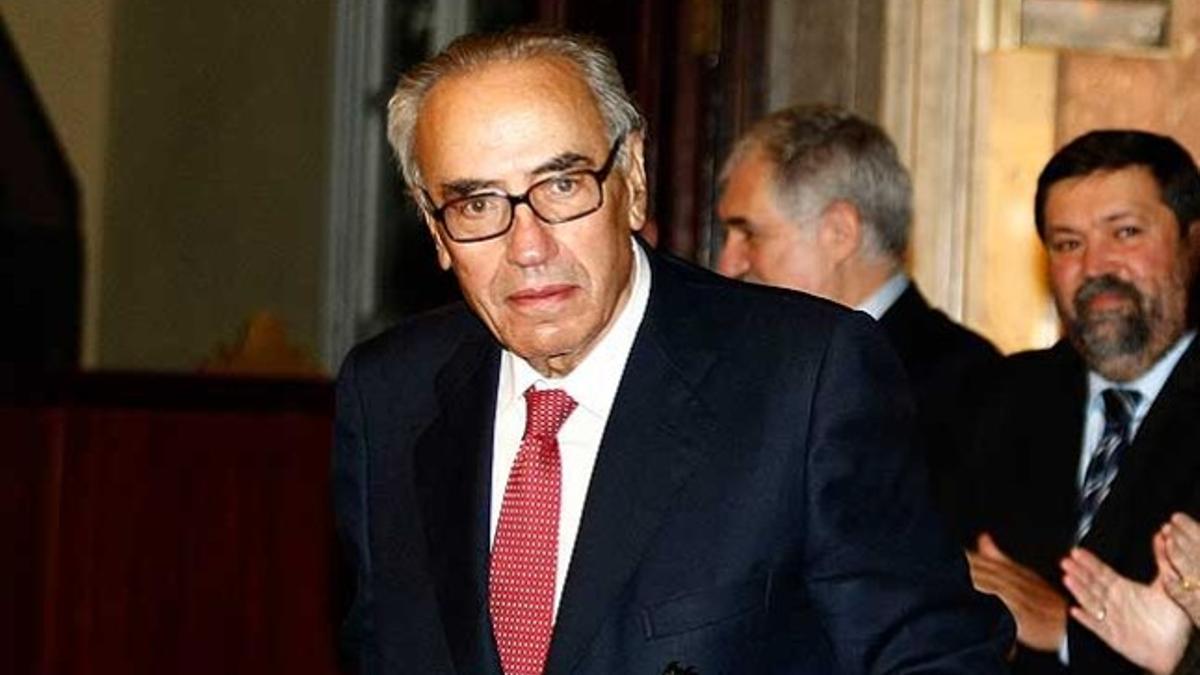 Gregorio Peces-Barba recoge el premio Pelayo, en noviembre del 2010.
