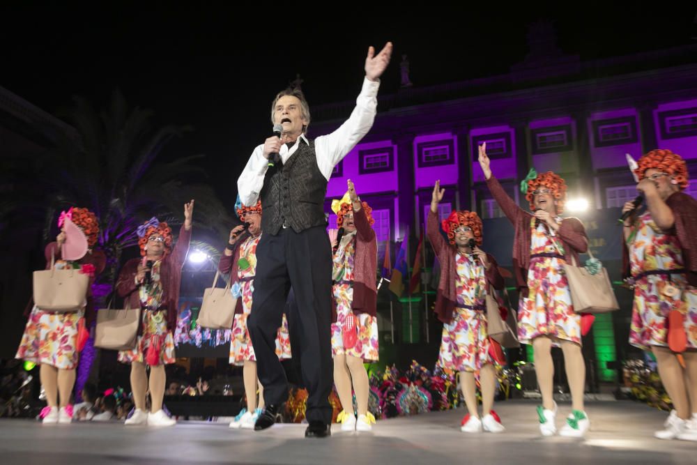 15.02.19. Las Palmas de Gran Canaria. Carnaval 2019. Pregón de Manolo Vieira y la Chirimurga del timple. Plaza de Santa Ana. Foto Quique Curbelo  | 15/02/2019 | Fotógrafo: Quique Curbelo