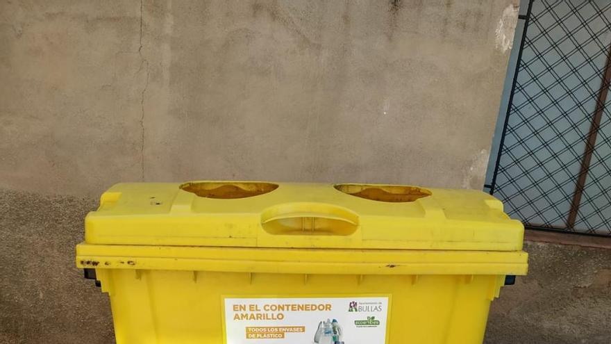El Ayuntamiento de Bullas instala nuevos contenedores para  el reciclaje envases