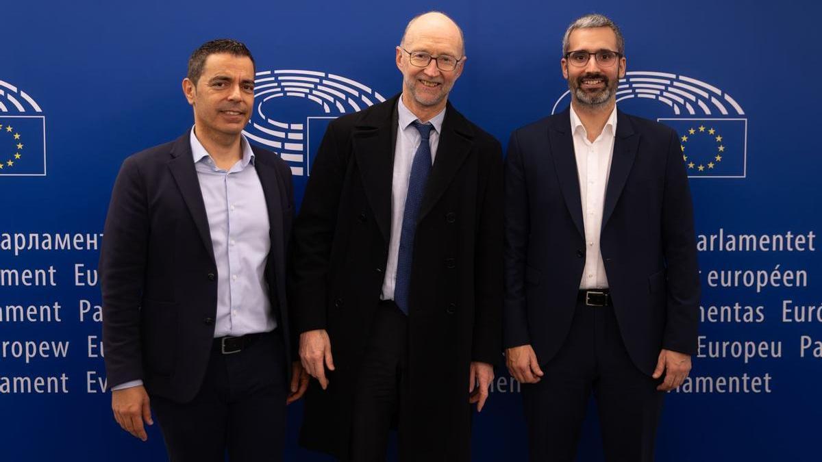 Francisco Lucas (d), con Mathew Baldwin (c) y Marcos Ros.