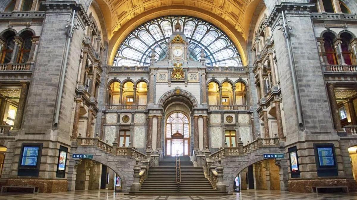 La estación de tren más bonita de Europa es “la catedral del ferrocarril”: parece el palacio de un rey, con una cúpula de 75 metros y un interior forrado con 20 tipos de mármol