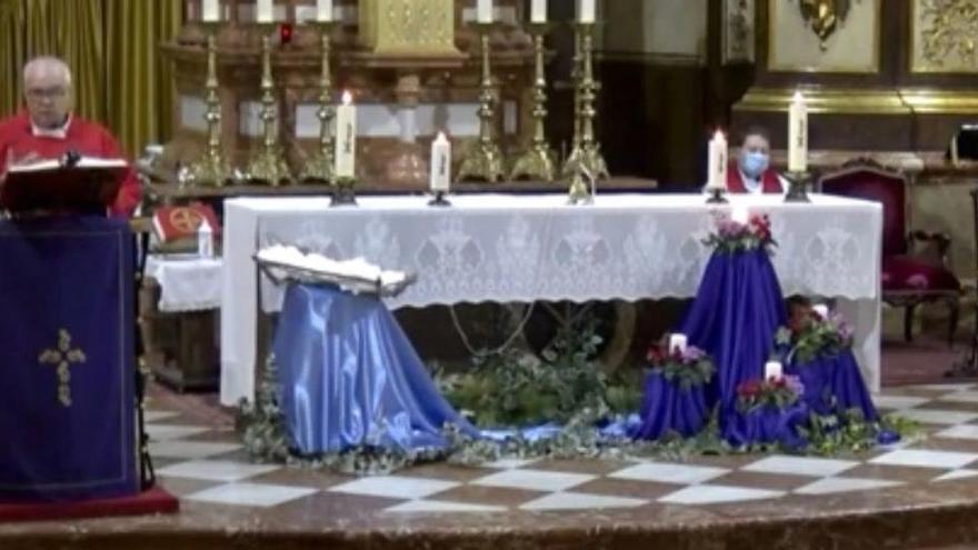 El ecónomo durante una misa celebrada en la Basílica de Nuestra Señora del Socorro de Aspe