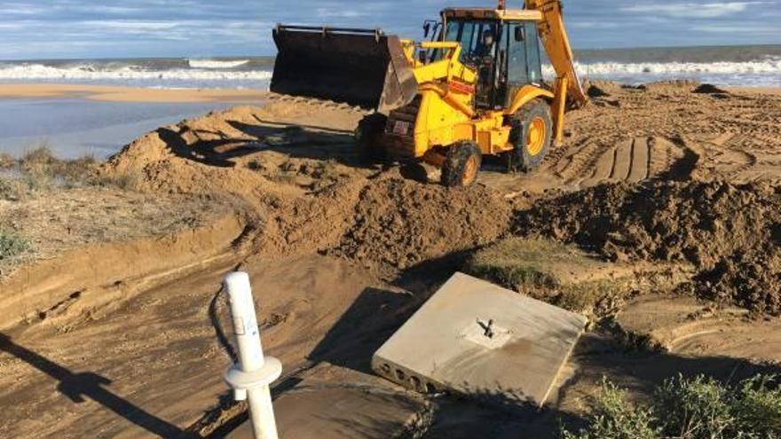 rastro del temporalOtro tramo del paseo marítimo de Almenara se hundió en la tarde de ayer.Una excavadora en la playa de Peñíscola.Playa del Fortí en Vinaròs.Costa de Benicàssim en el día de ayer.Algunos aprovecharon el caudal del río Seco para practicar kayaK. Fotos de C. R/R. M/C. R/A. B.