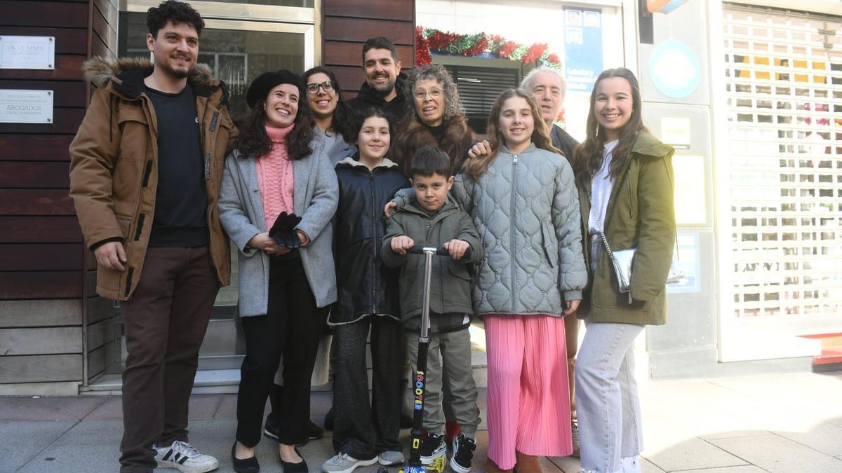 La alegría de María Luisa Veleiro Lavandeira tras conocer que ha repartido el primer premio del Niño en A Coruña