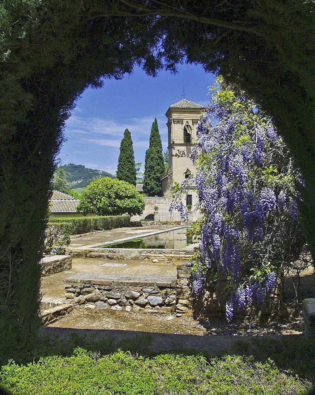 Los jardines de la Alhambra lucen mejor en primavera.