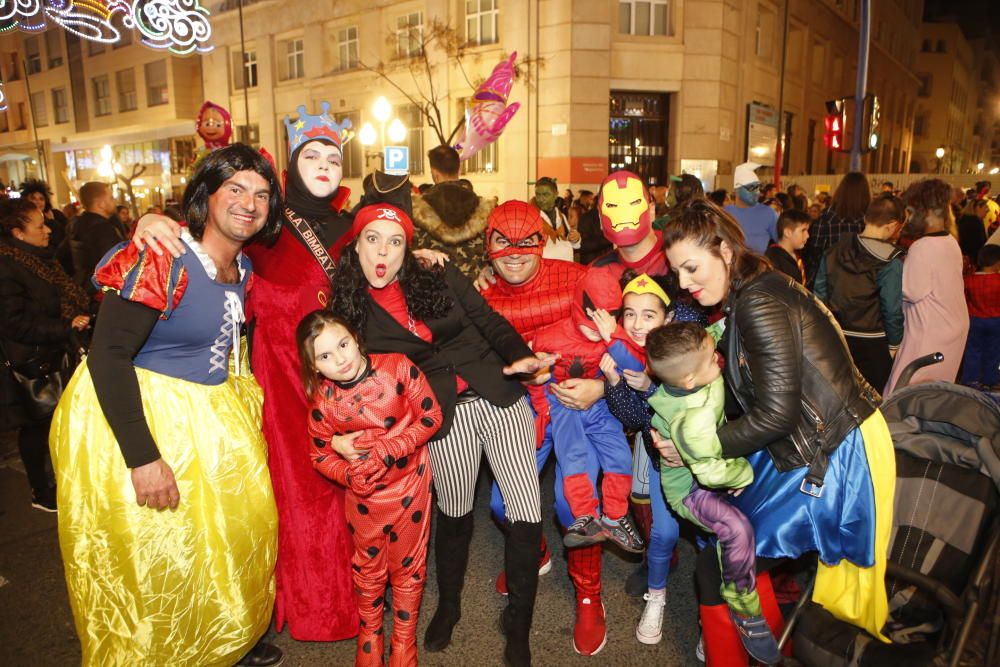 La Rambla de Alicante se llena de disfraces por el Carnaval 2019