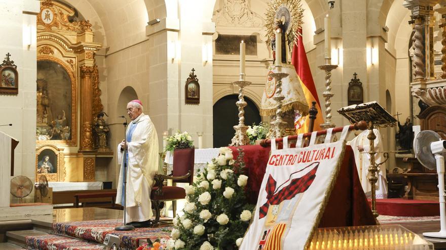 Misa y ofrenda de flores a la Virgen del Pilar en Alicante