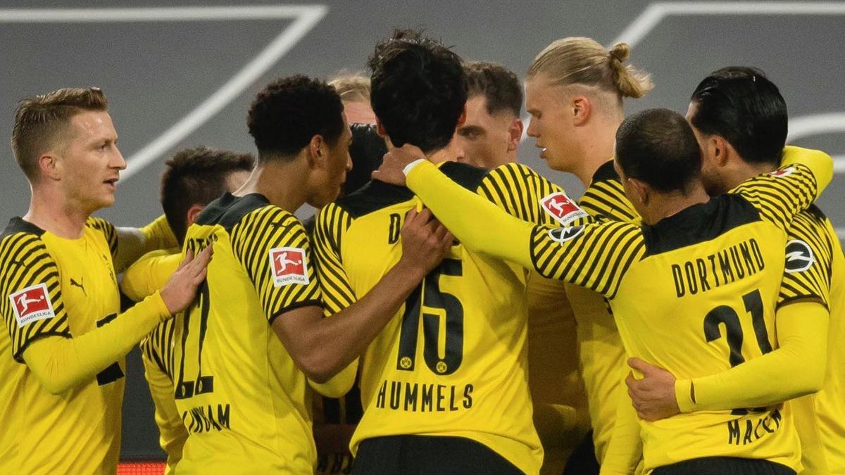 Los jugadores del Dortmund celebran un tanto