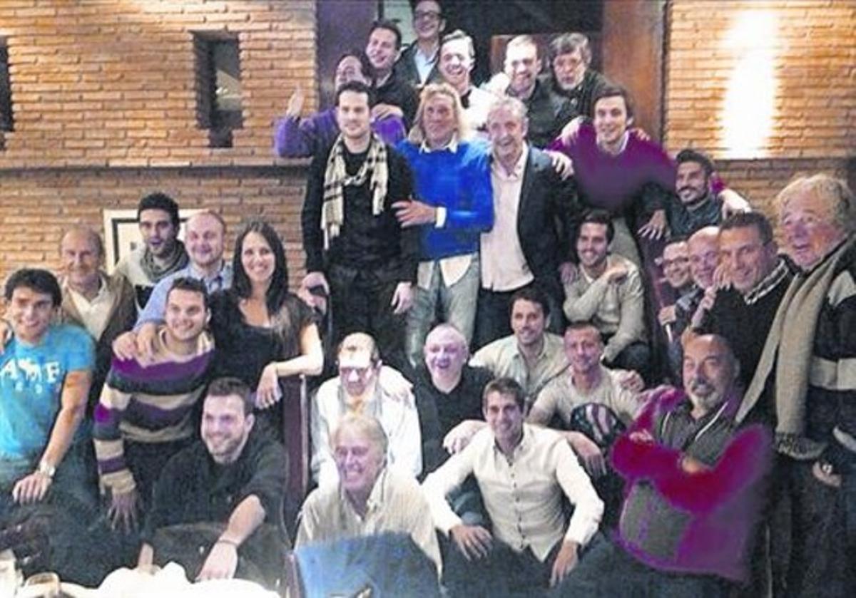 Pedrerol, envoltat del seu equip, en el sopar que van celebrar dimecres Pedrerol, envoltat del seu equip, en el sopar que van celebrar dimecres