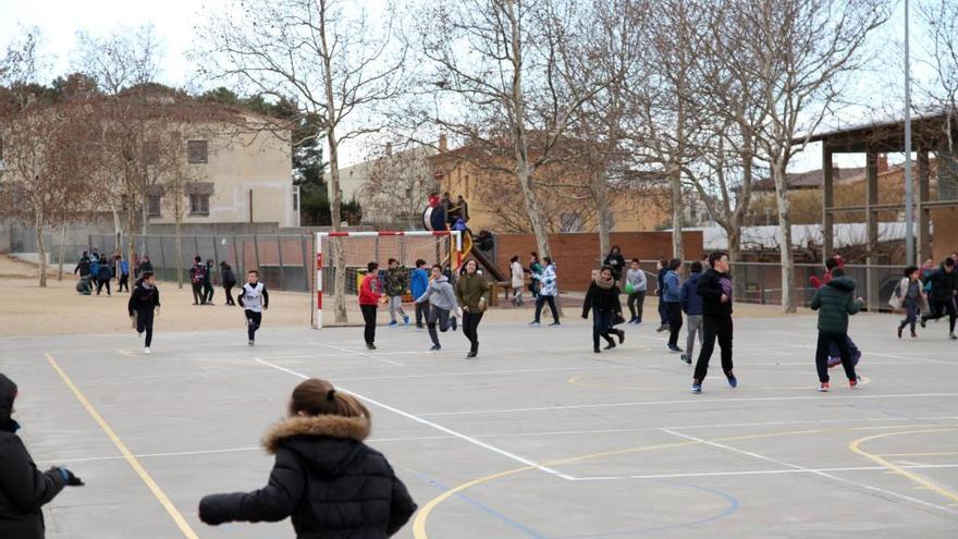 El pati de l&#039;escola Els Grecs és idoni per al joc.