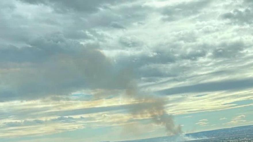 ¿Qué están quemando en Elche que huele a humo y llegan cenizas hasta Santa Pola?