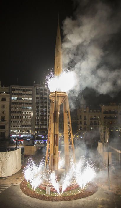 Así ha sido la 'cremà' de la falla municipal