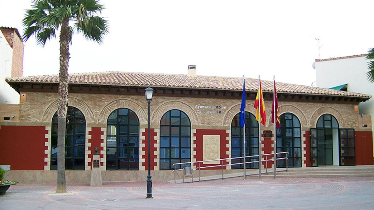 Fachada del Ayuntamiento de Campos del Río.