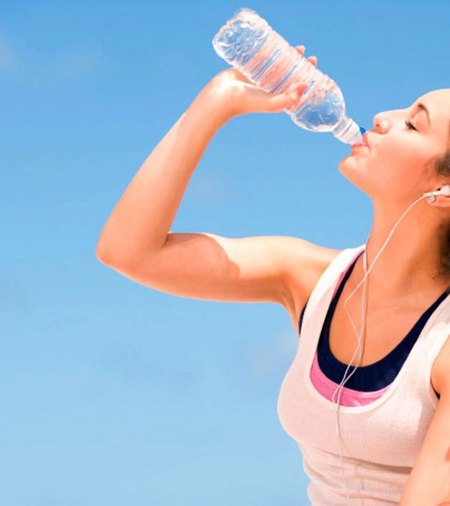 La importancia de la hidratación para combatir el calor y adelgazar este verano