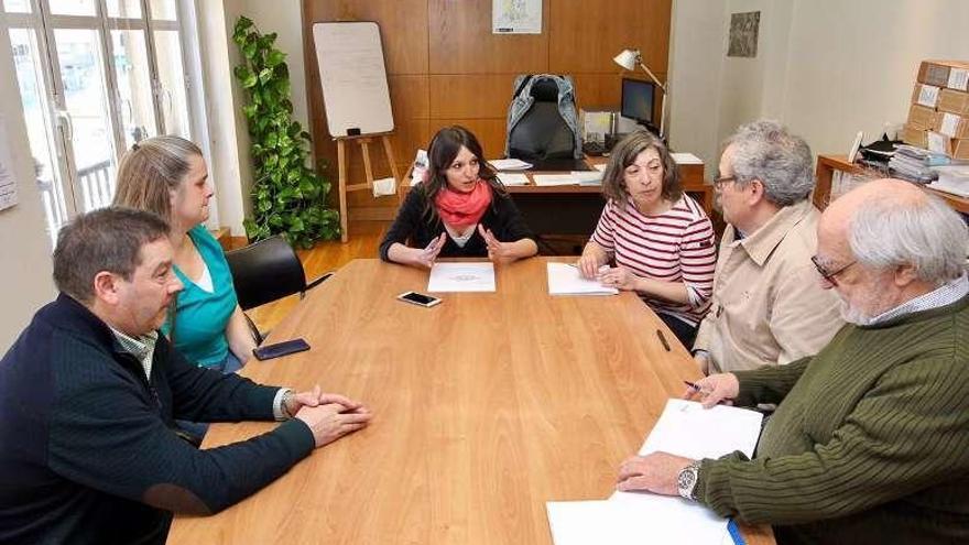 La concejal de Xustiza Social, Silvia Cameán, en la reunión de ayer.