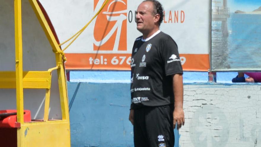 El técnico Antonio González.