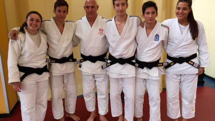 Cinturones negros del Judo Avilés.
