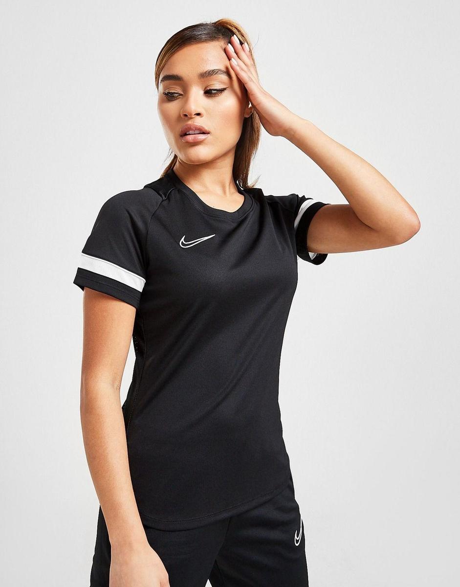 Camiseta Academy con tecnología para absorber el sudor de Nike