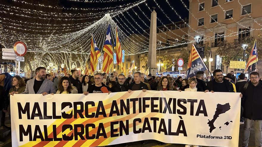 La consellera de la Presidència, Laura Vilagrà, i l'expresidenta del Parlament Carme Forcadell participen a Palma de la manifestació amb motiu de la Diada de Mallorca.