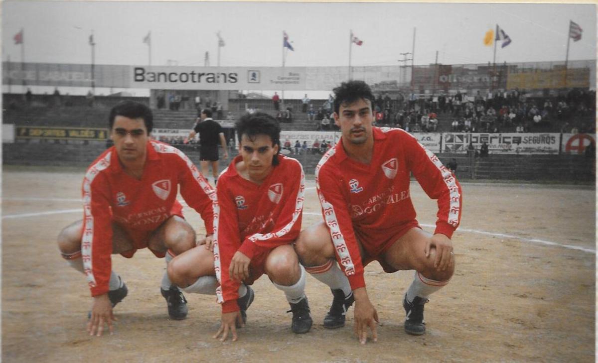 El vallesà, al mig, durant l'etapa al Terrassa amb divuit anys