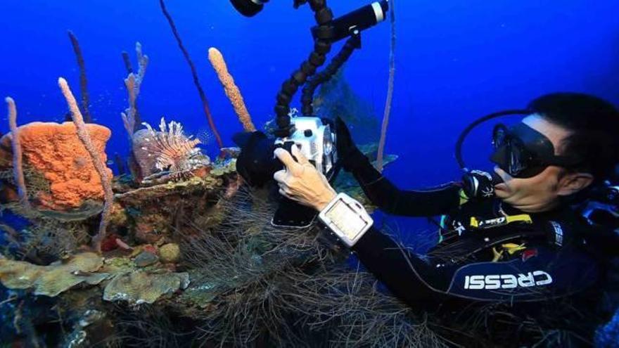 Un saguntino lleva a la gran pantalla  los secretos submarinos