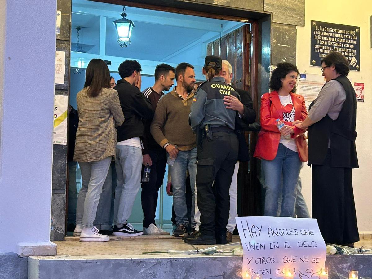 Fotogalería | Concentración del pueblo de Hornachos en apoyo a la familia de Francisca Cadenas