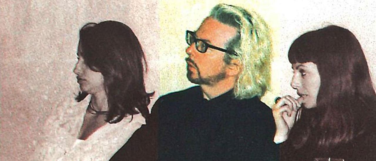 Gina Gershon, rescatada por Woody Allen para ‘Rifkin’s Festival’, a la izquierda en el  Gran Hotel palmesano con Dave Stewart.