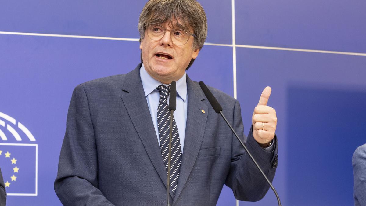 Puigdemont avisa a Sánchez que no cederá a ningún &quot;chantaje político&quot;