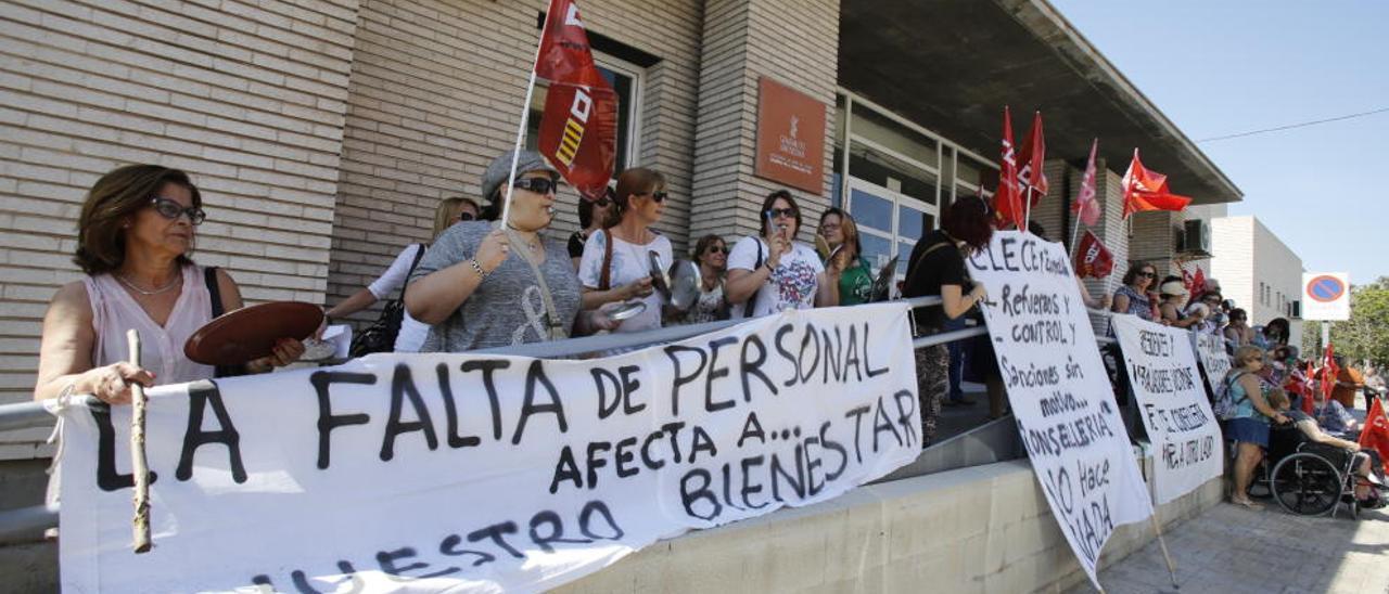 Quejas sin soluciones en el centro de mayores de Altabix