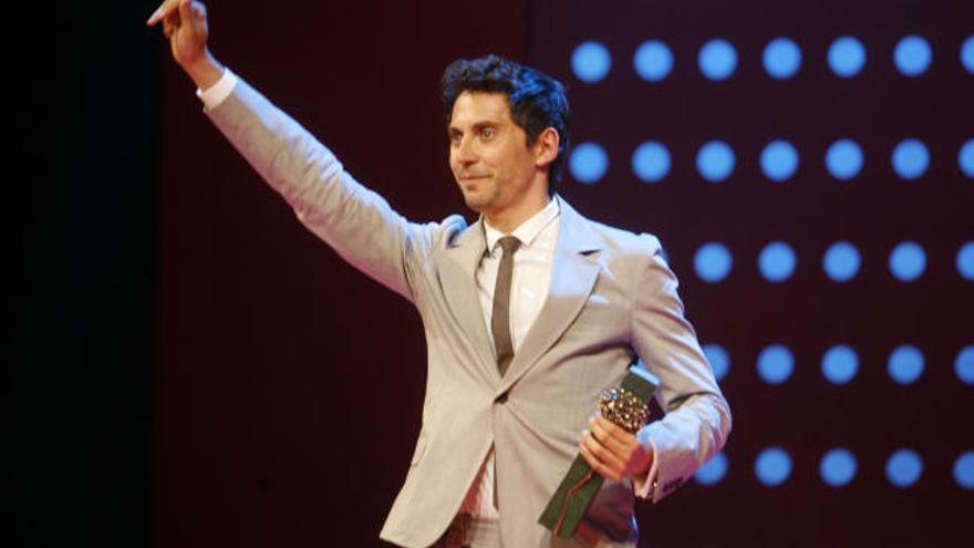 Paco León con una de sus Biznagas, en la gala de clausura del Festival de Málaga Cine Español.