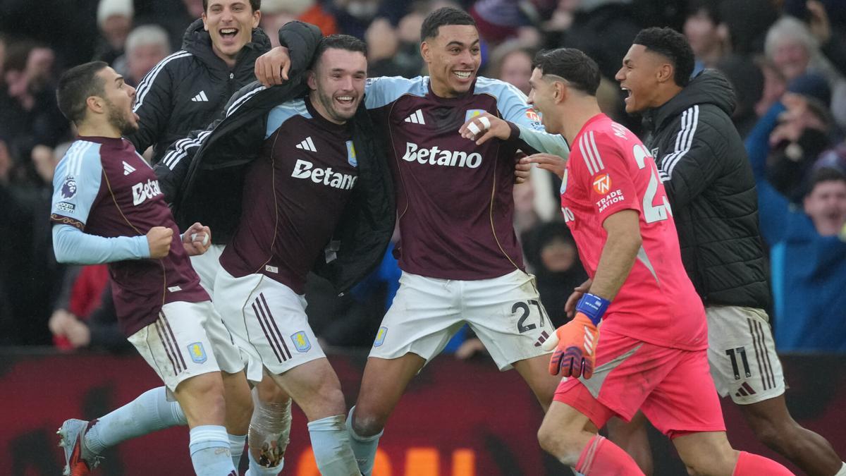 Los jugadores del Aston Villa celebran la victoria ante el Arsenal.