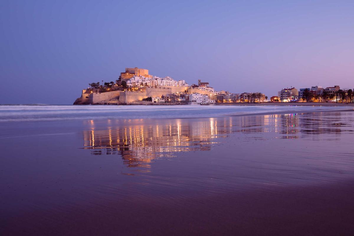 Peniscola desde playa Norte, un destino de ensueño para vacaciones.