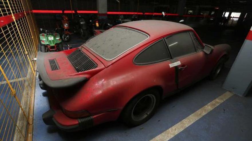 El Ayuntamiento subasta un Porsche 911 de 1986