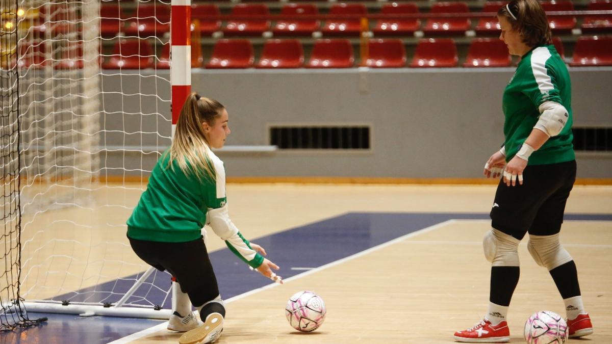 Las porteras del Cajasur Deportivo Córdoba, durante un entrenamiento.