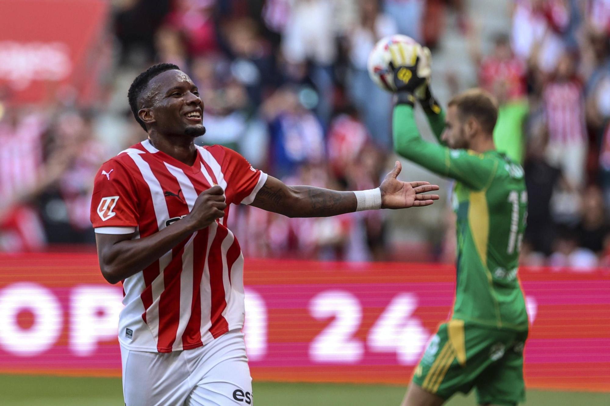 Derbi asturiano: las imágenes del partido entre el Sporting y el Oviedo en El Molinón