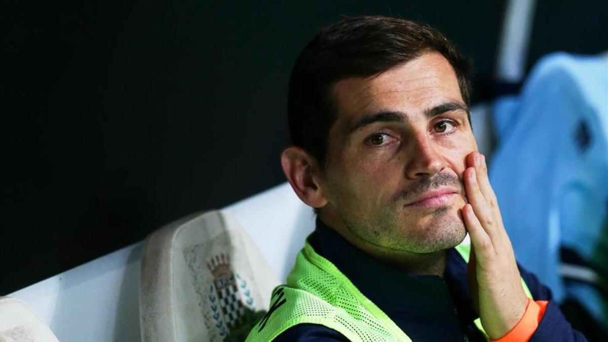 Iker Casillas, calentando banquillo en el Porto