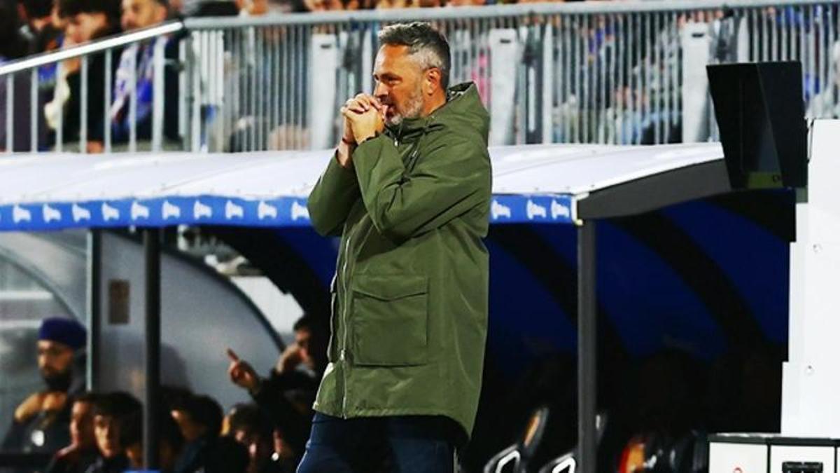 David Navarro, en la banda del Ibercaja Estadio en el partido frente al Granada.