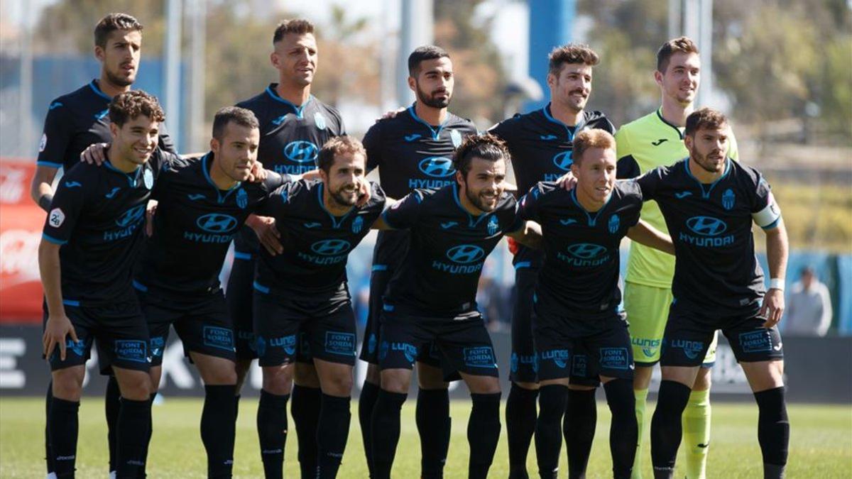 Los jugadores del Atlético Balear antes de medirse al Espanyol