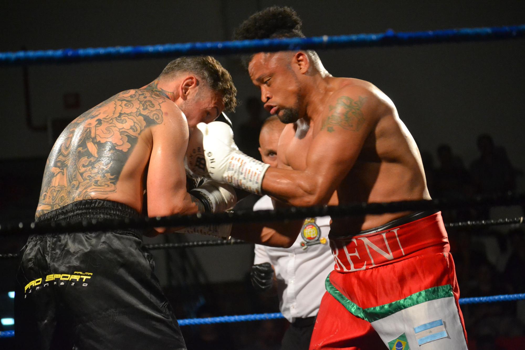 Noche mágica de boxeo en el Polideportivo Melanie Costa de Calvià