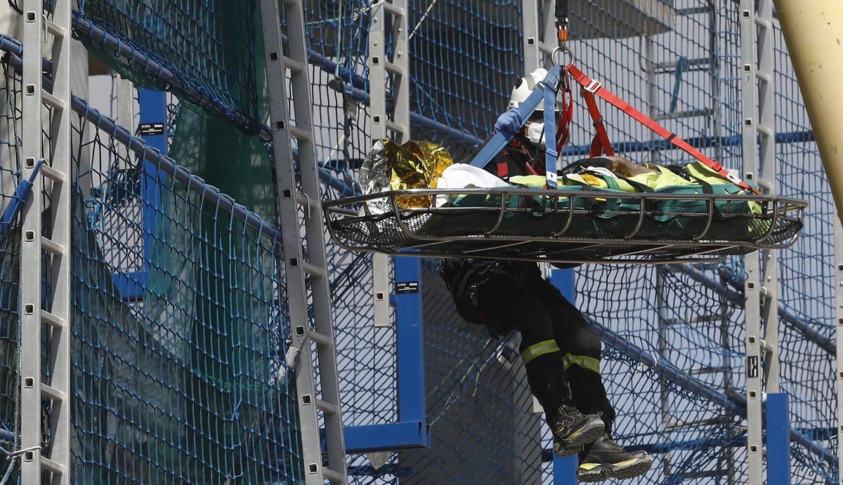 Una persona queda atrapada tras hundirse una fachada en Barcelona El accidente ha tenido lugar en la confluencia de Fluvià con Pere IV y hay dos personas heridas