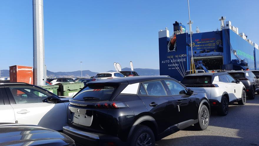 Exportación de vehículos en el puerto de Vigo.