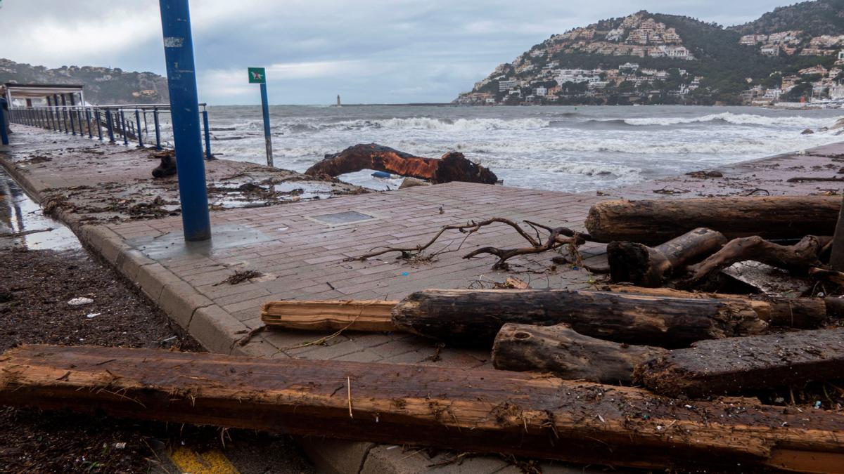 La borrasca Bella provoca grandes destrozos en el Port d'Andratx