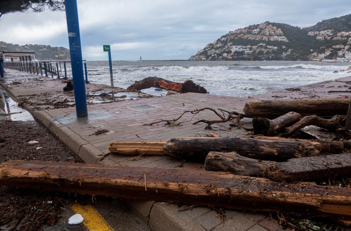 La borrasca Bella provoca grandes destrozos en el Port d'Andratx
